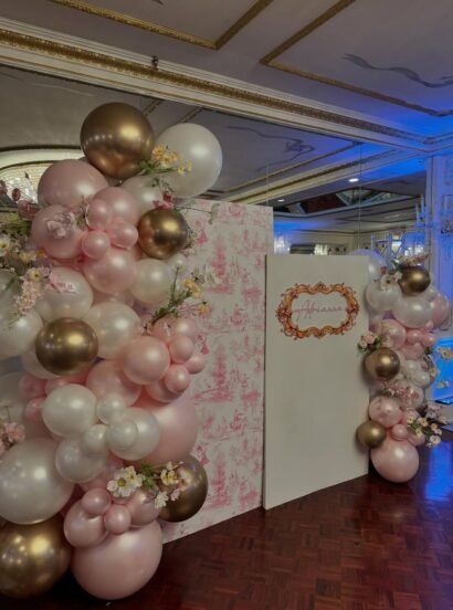 Adrianna’s First Birthday & Baptism 🩷🍴 @verdisofwestbury #balloonarch #balloondecor #celebrati